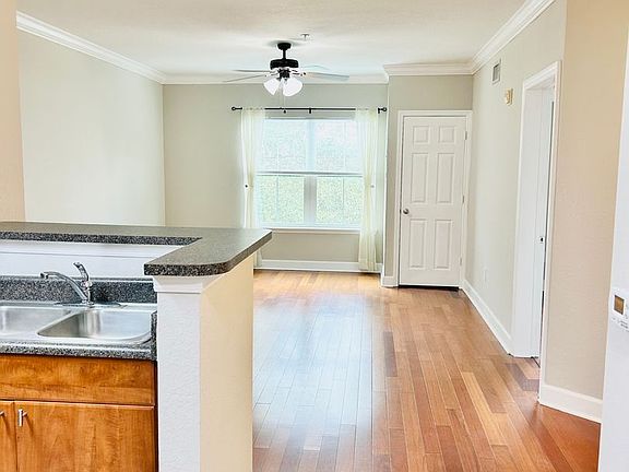 4th image of 204 E South St Unit 4053