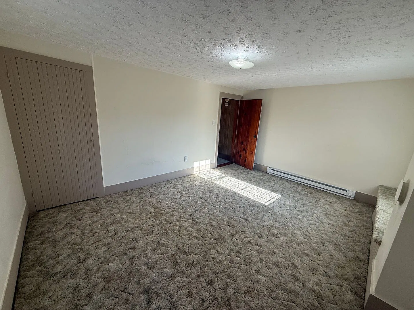 Country Charmer in Clover Hill in Dayton Spacious 2-Bedroom Home with Beautiful Views! — Photo 4