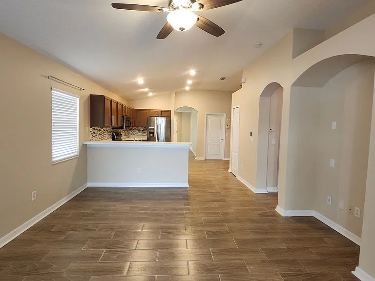 7955 Carriage Pointe Dr — Photo 5