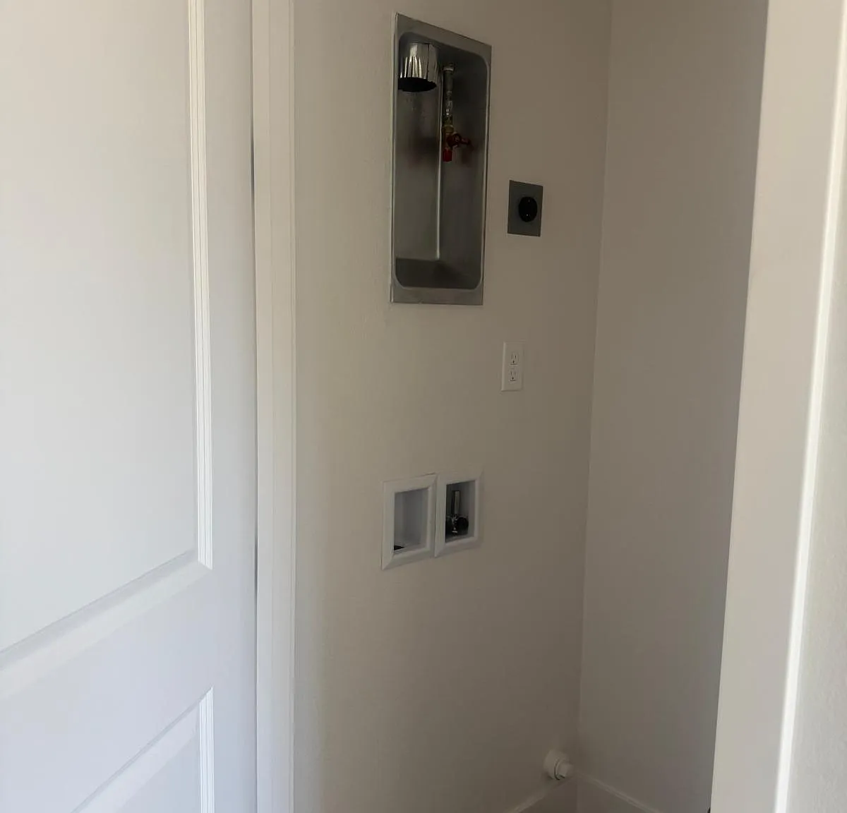 Studio, 300 sqft, $1,300 — Photo 1