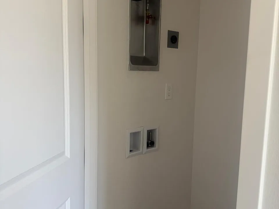 246 W Volta St