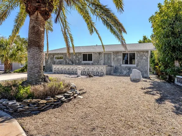 325 Palmetto Rd W, Nokomis, FL 34275