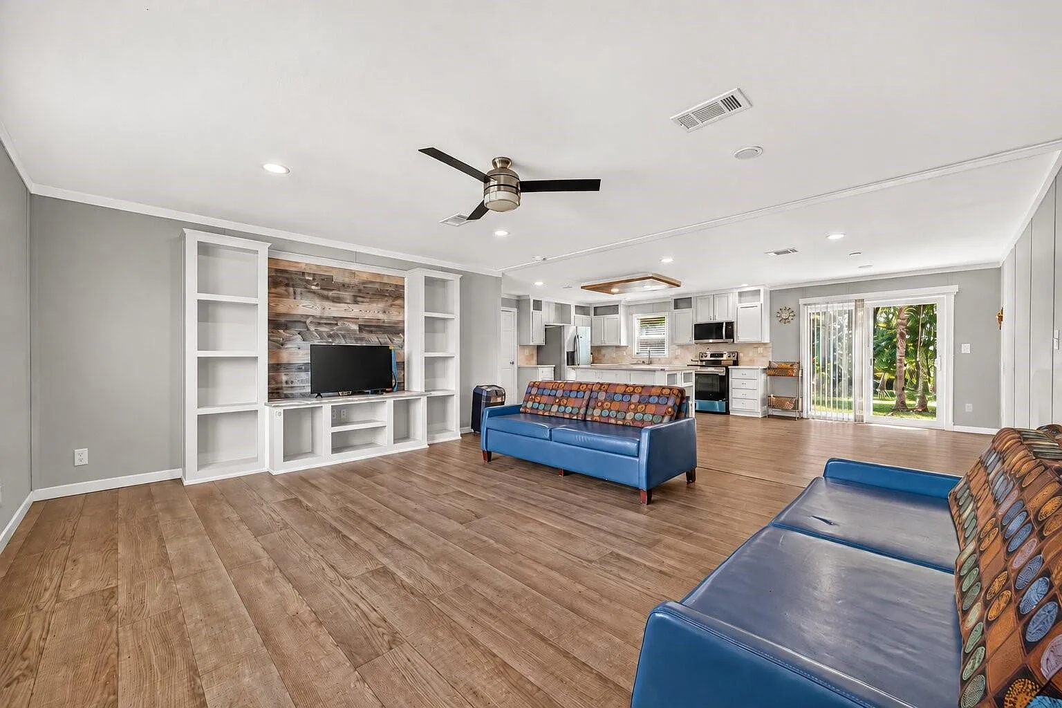 5 bed, 2.0 bath, 2108 sqft, $1,750 — Photo 1