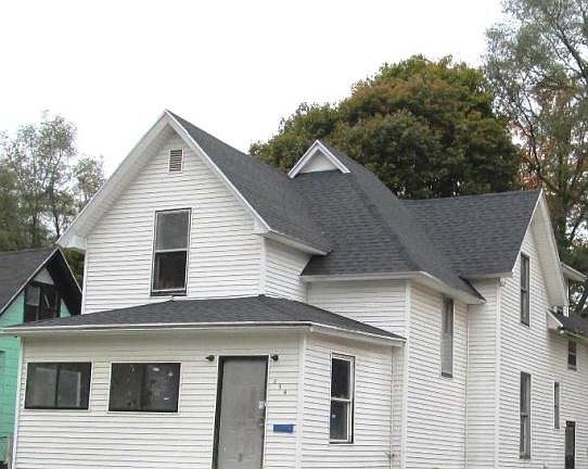 3rd image of 598 Broadway Ave