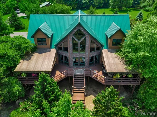 7740 Humphrey Rd, Gasport, NY 14067