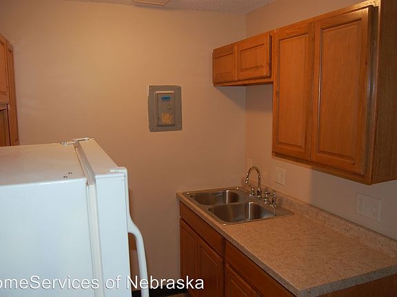 3rd image of 1616 E St APT 5