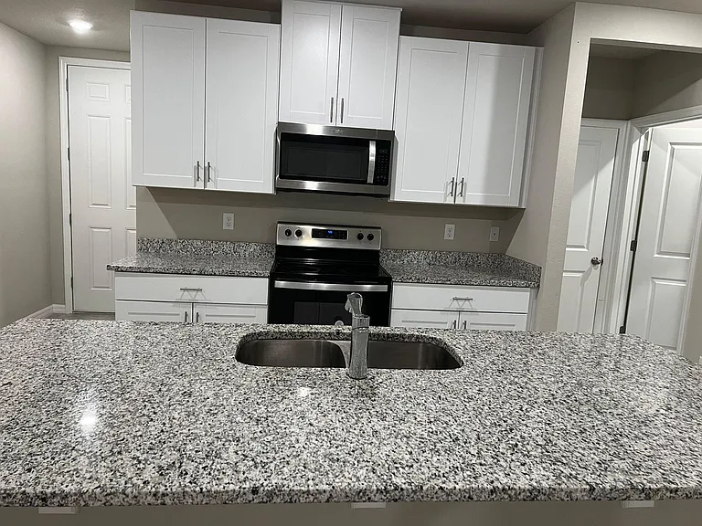 7627 Momentum Pkwy — Photo 9