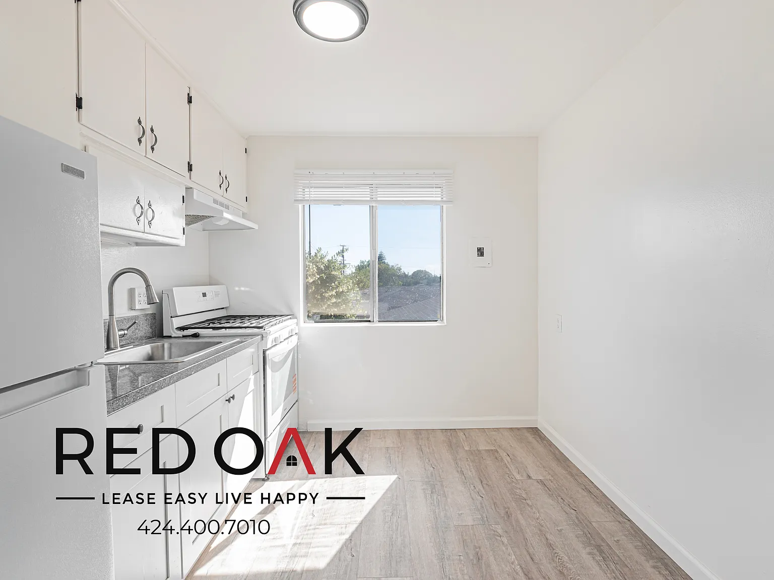 ~Low Deposit~ Bright Studio With Eat-In Kitchen And Included Parking ~ Near Bell Gardens! — Photo 2