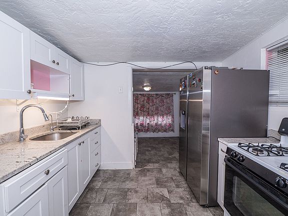 5th image of 831 W Doxey St