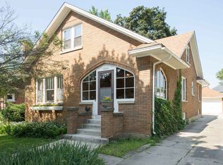 424 S State St, Elgin, IL 60123