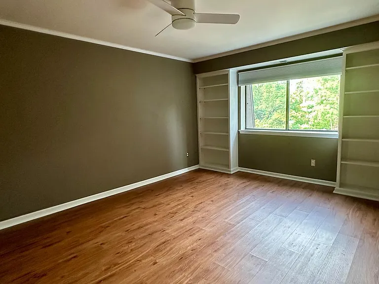 35 Hermitage Dr — Photo 13