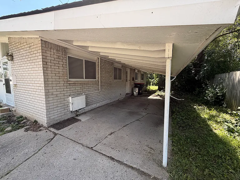 29609 Everett St — Photo 13