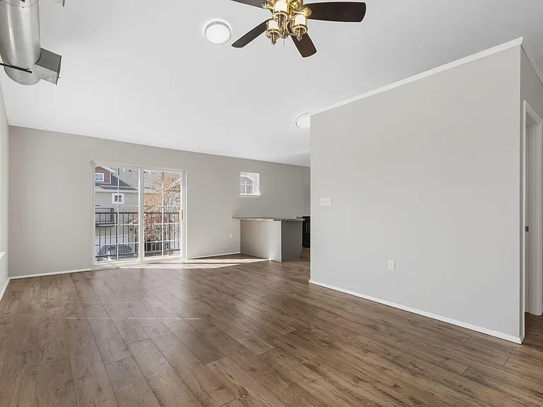 710 W Walnut St — Photo 7