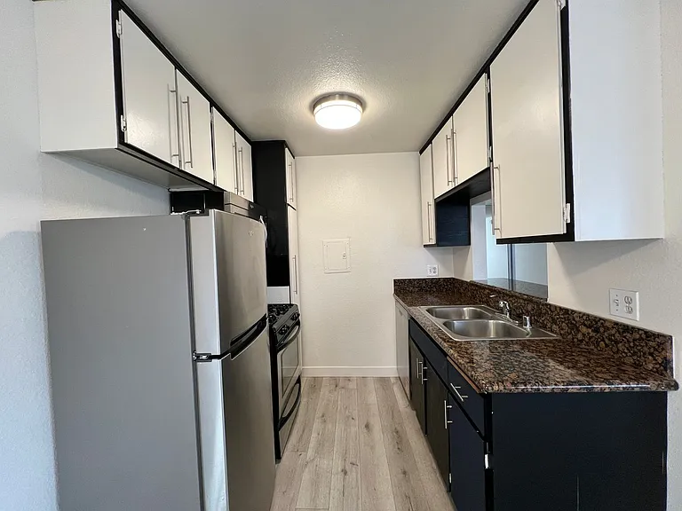 3730 S Sepulveda Blvd — Photo 8