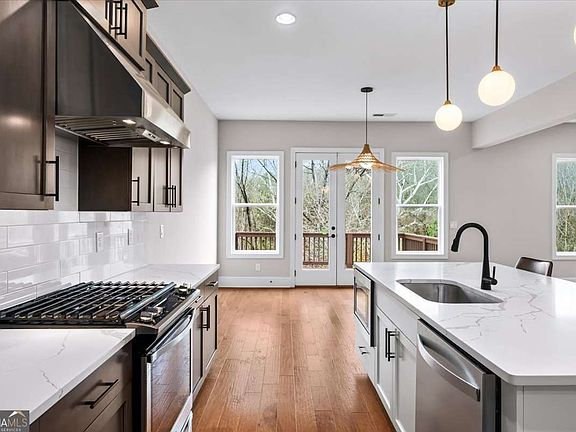 5th image of 899 Samples Ln NW