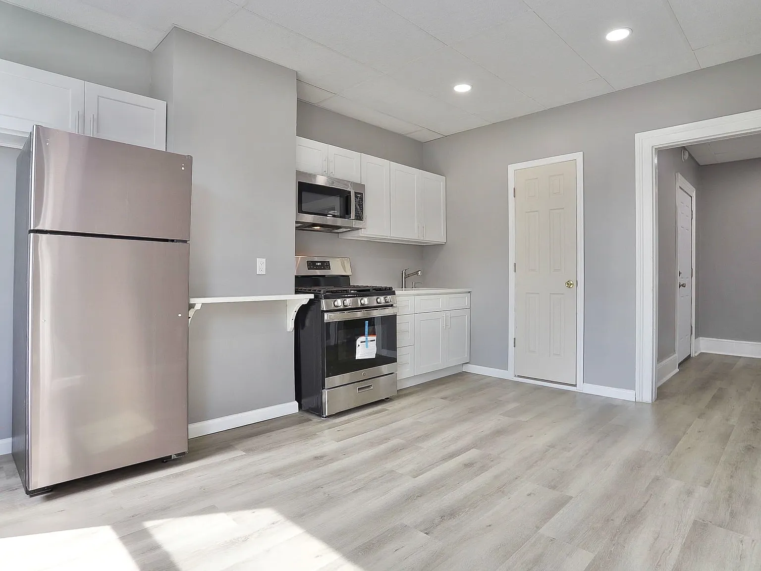2 bed, 900 sqft, $2,500 — Photo 3