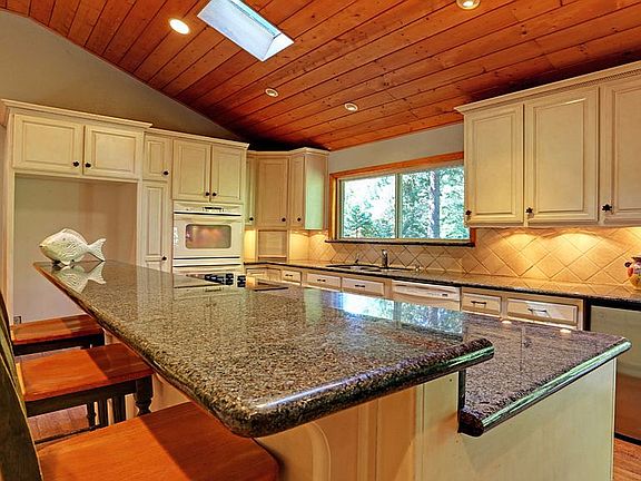 Breakfast Bar in Kitchen