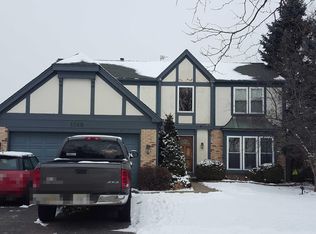 1060 Country Glen Ln, Carol Stream, IL 60188