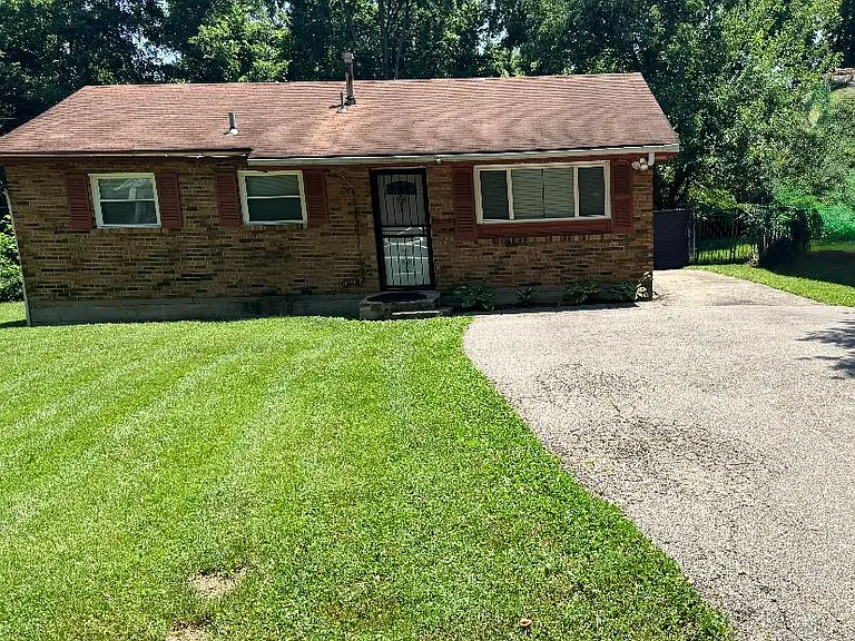Front yard/double driveway