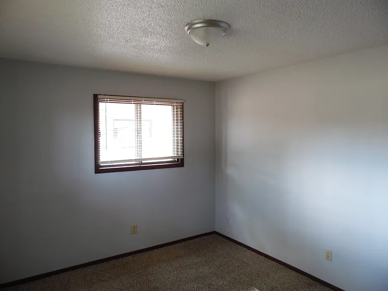Arnold's Park Apartments — Photo 19