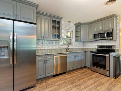 200 Essex Dr, Chesapeake, VA, 23320