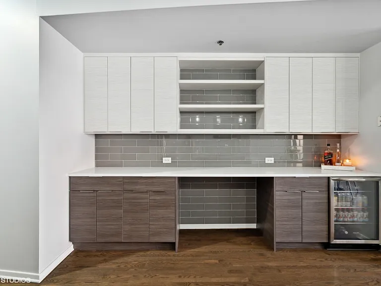 933 W Van Buren St #804 — Photo 10