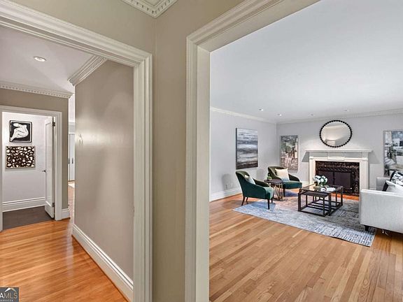 5th image of 1040 Lindridge Dr NE