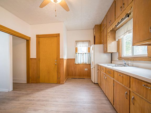 5th image of 4330 S Packard Ave #4330A
