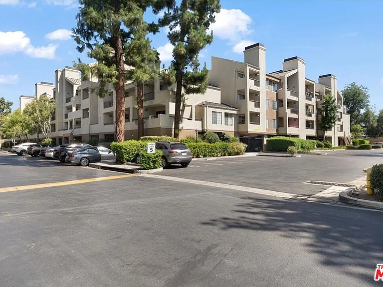 5530 Owensmouth Ave #316 — Photo 15