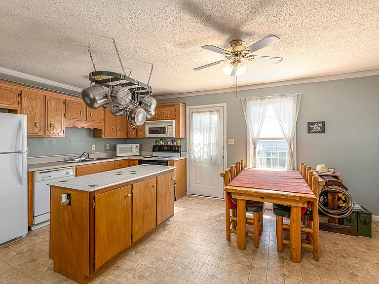 702 Artic Ave — Photo 10