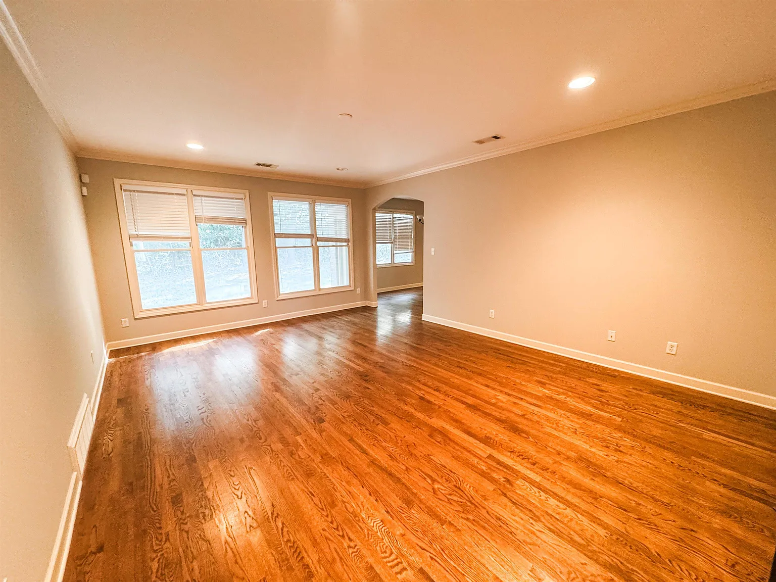 4 bed, 3.0 bath, 3608 sqft, $3,200 — Photo 3