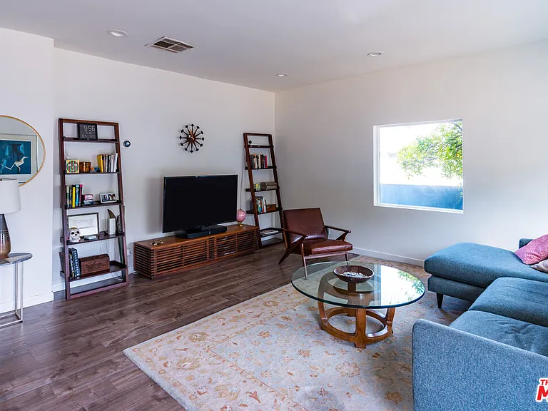 1460 Yosemite Dr — Photo 3