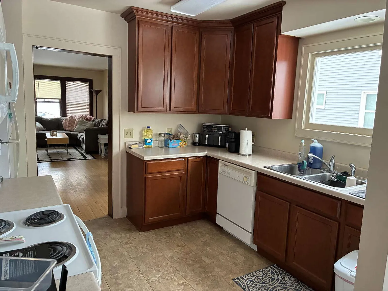 3 bed, 1.0 bath, $525 — Photo 3