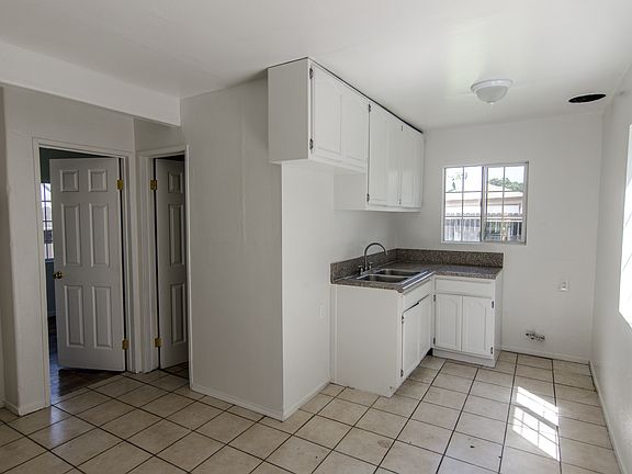Entry/ Kitchen