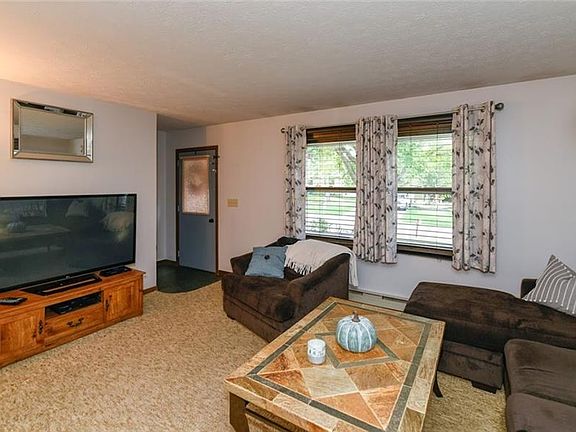 2nd image of 659 Lakeview Dr