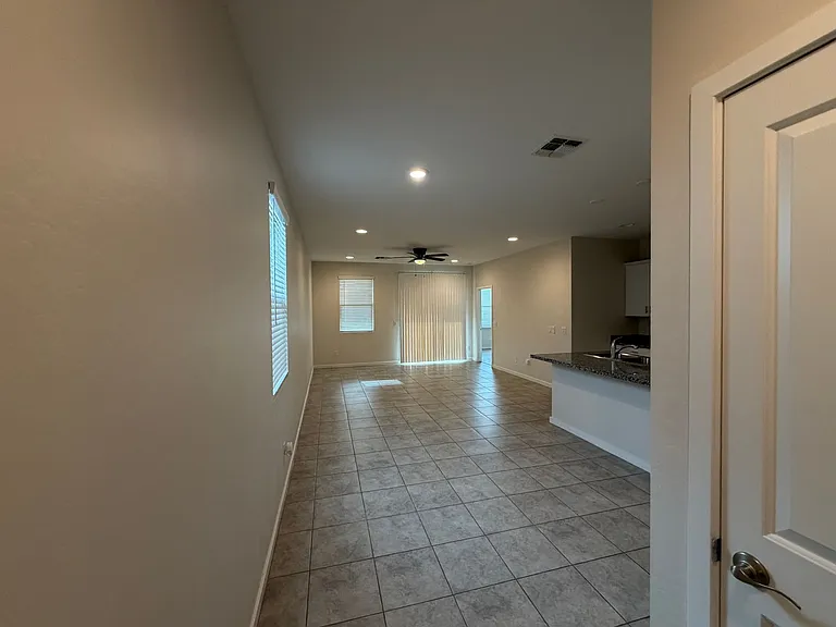 36987 N Sidewinder Dr — Photo 2