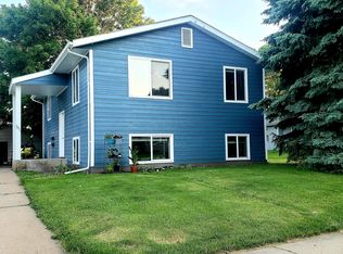 1011 Columbus St #1/2, Pella, IA 50219