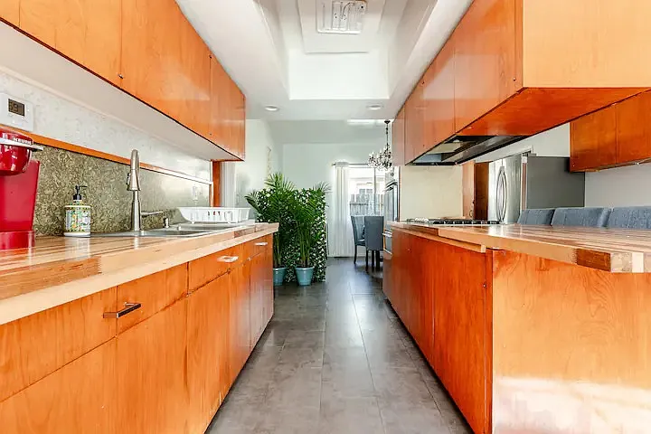 1427 Carmona Ave — Photo 11