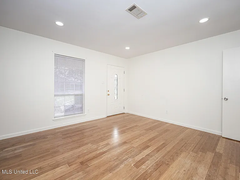 1213 King Henry Dr — Photo 10