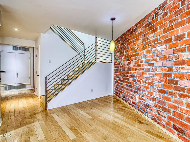421 Irondale Dr #B — Photo 33