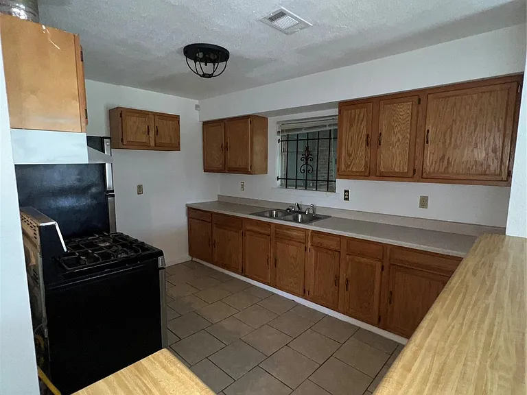 3613 Sparrow St — Photo 7