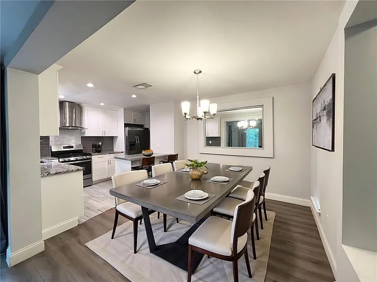 710 Creekwood Xing — Photo 8
