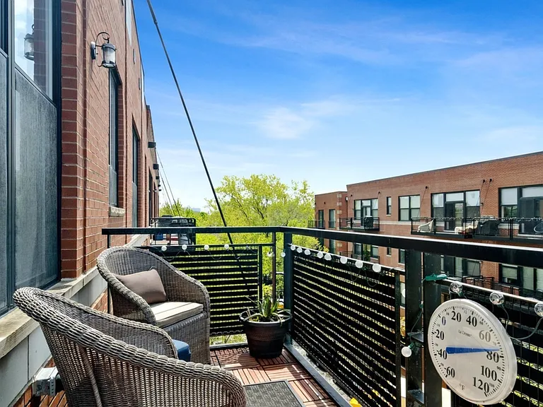 1 S Leavitt St #401 — Photo 15