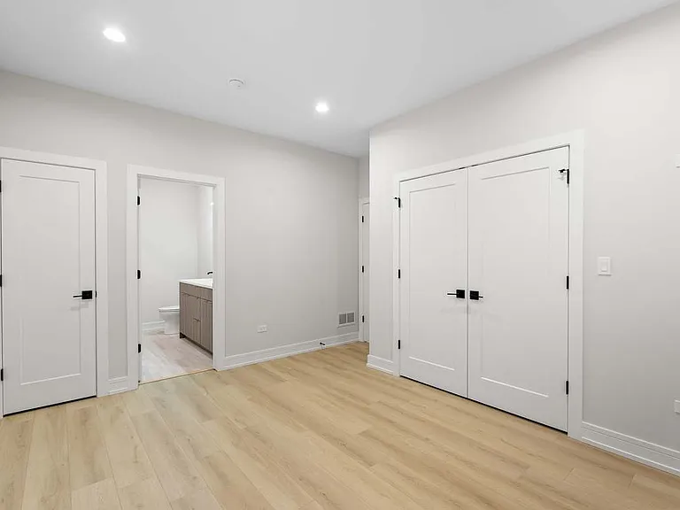 5008 S Prairie Ave #1 — Photo 8