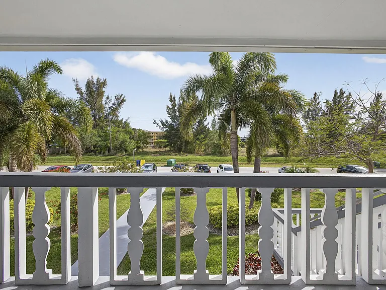 155 Windsor Dr #G — Photo 4