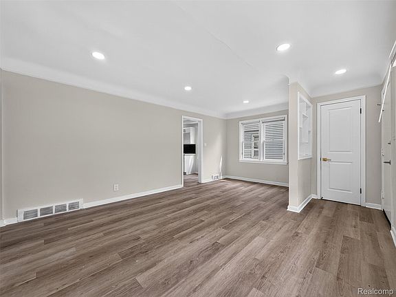 5th image of 17712 Fenton St