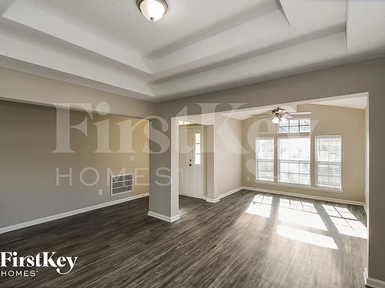 182 Greenfield Dr — Photo 6