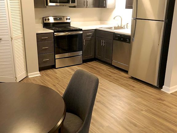 5th image of 1349 Saddlebrook Ct W APT A1