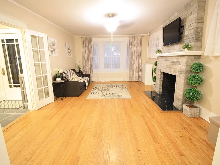 147 Stearns St — Photo 4