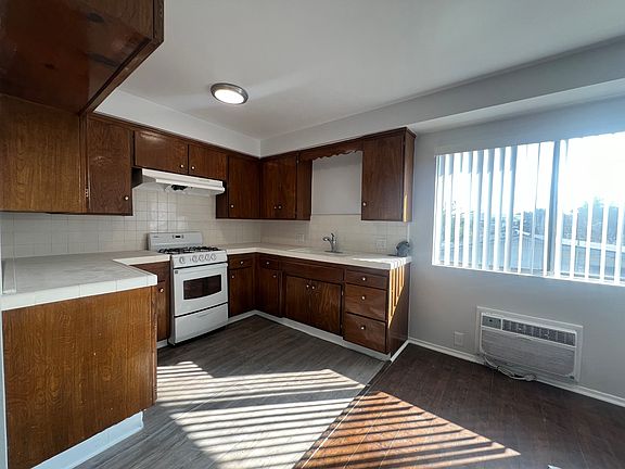 2nd image of 411 N Chapel Ave #I